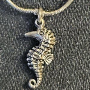 VINTAGE COOL JEWEL NECKLACE W/SEAHORSE CHARM